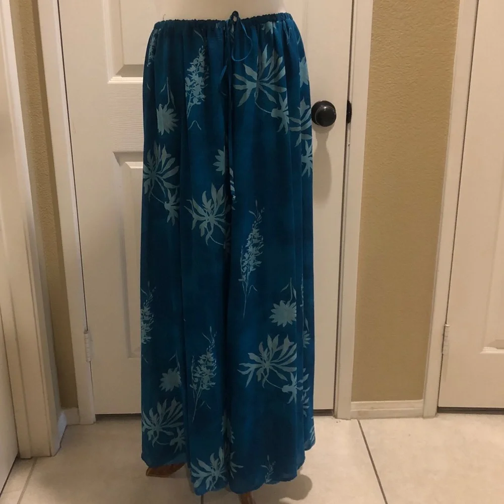 Beautiful Carole Little turquoise lined skirt. GUC